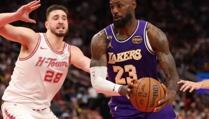 开云-湖人首轮对火箭，乌度卡谈老詹摊牌！雷迪克认清现实，两人成关键